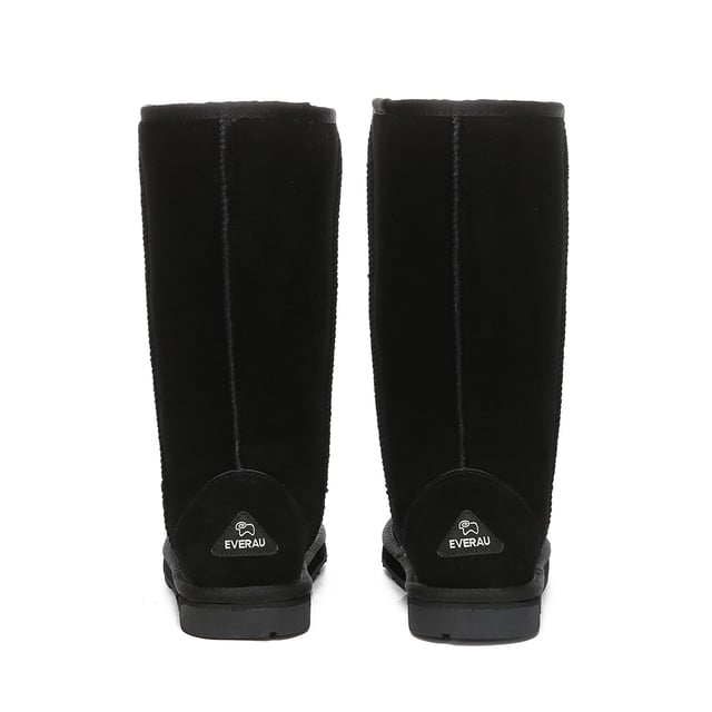 EVER AU Women Whistler Tall Classic Boots - Black Classic never goes wrong! The height provides extra warmth for those who take it down seriously. With the upper made from high-quality cow suede, they are sure to last for many seasons.
Specification:
Cow Suede Upper
Sheepskin Wool Lining
Sheepskin Wool Insole
EVA Sole
Technologies:
Water & Stain Resistance Upper
Slip Resistance Outsole