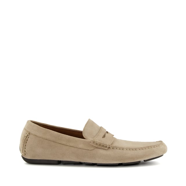 An emulation of Beacons, we've updated our portfolio of luxurious moccasins with Bradley. These penny loafers are a classic slip-on design, crafted with a cushioned footbed for all-around comfort, and woven upper detailing. The square-toe silhouette instantly updates the aesthetic.