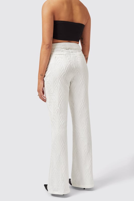 Refresh your wardrobe with the Fiore Trouser in White. Cut to a flared fit it features a jacquard print for added texture and made from a cotton blend to keep you cool. With its classic tailoring it's a great new addition to your collection. Pair it with the matching Fiore Jacket in White to complete the full look.
Model is 5'6" (168cm), chest 32" (81cm), waist 27" (69cm) and wearing a size 8.