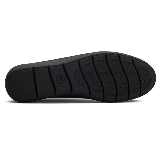 Zapatos negros Jana de charol para niñas, fabricados con sintético y suela de goma. Características: diseño de charol, detalle de lazo, plantilla acolchada y altura del tacón de 4 cm.