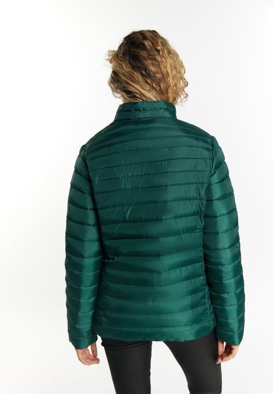 Dezente Farben, glänzendes Material und eine wärmende Wattierung. Die kompakten Steppjacken von myMo sind trendige Übergangsjacken mit moderner sportlicher Silhouette. Der gerade Schnitt bietet eine optimale Bewegungsfreiheit, während der Stehkragen für Schutz und Wärme sorgt. Die seitlichen Eingrifftaschen runden das gelungene Gesamtpaket ab.  Jacke