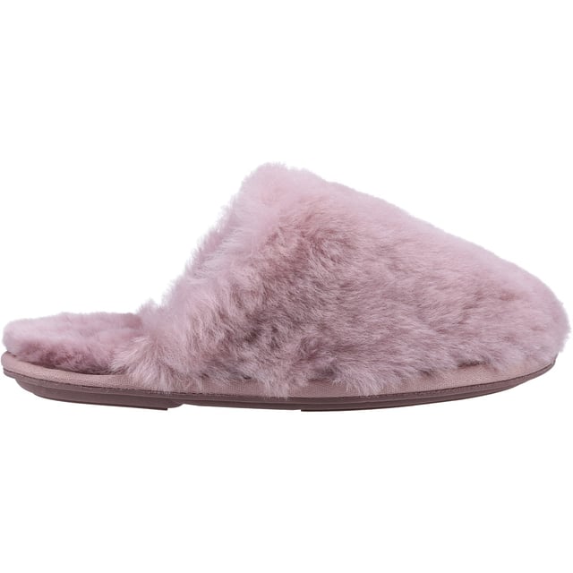 Inspired by cosy country cottages and village home comforts of the Cotswold Hills, Salperton is a premium slipper with luxurious double faced sheepskin uppers and gentle rubber outsole for ultimate comfort.
