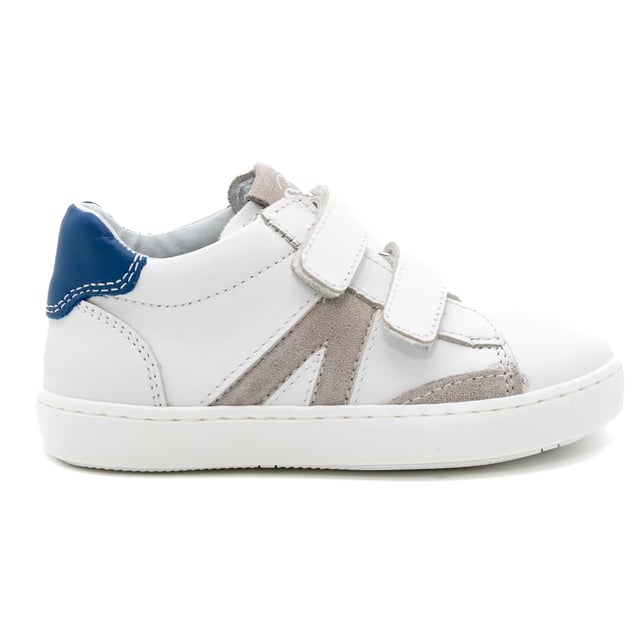 Spezifikationen: Ledersneaker mit seitlichen Einsätzen aus Wildleder und Logo auf der Zunge. Obermaterial: Leder. Schnürung: Streifen. Sohlentyp: Leicht erhöht an der Ferse