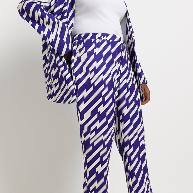 Plus collection, Stripe print, Belt loops, Front pockets, Slim leg, Plus Size Guide