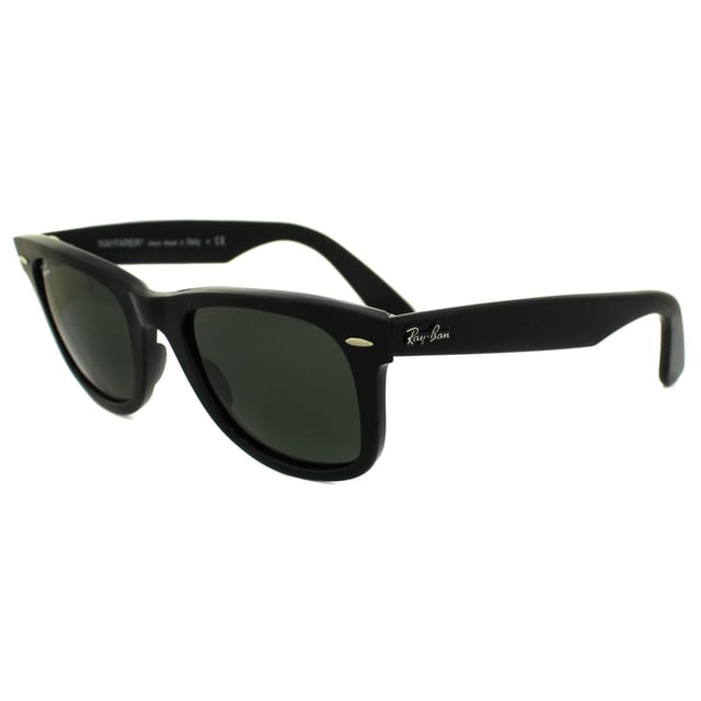 Ray-Ban Sunglasses Wayfarer 2140 901 Black Green G-15 Medium 50mm are one of the most recognisable and bestselling sunglass styles worldwide and are enormously popular among celebrities, musicians and artists. The distinctive angled design and thick frame are sure to make a statement and Ray-Ban are constantly using vibrant colours and patterns to update this classic and popular style. The lightweight acetate frame is comfortable and the Ray-Ban logo is displayed on the corner of the lens in addition to the sculpted winged temples.