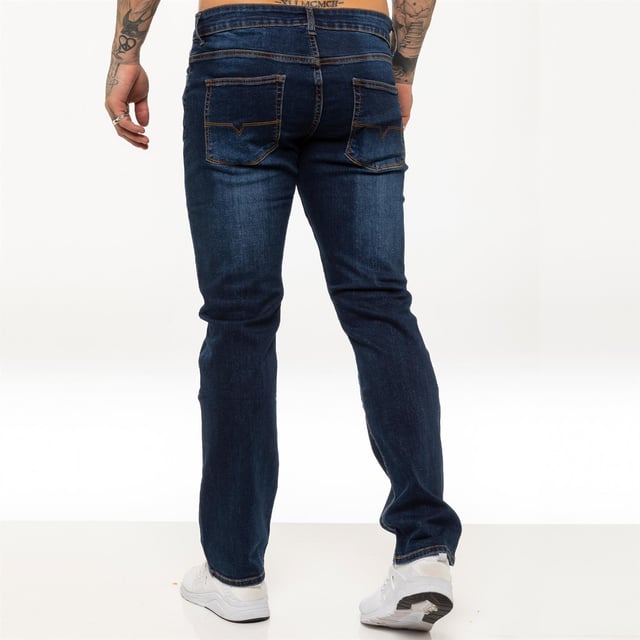 Kruze Mens Straight Leg Regular Fit Stretch Jeans med två fickor fram, två bak och en myntficka. Bekväma stretchjeans som passar perfekt för fritid och arbete.