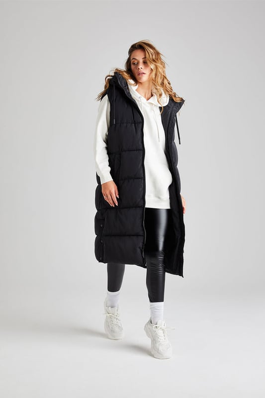 Model is 5'7 and wears a size 8. Regular fit, hooded, shower resistant, zip fastening, padded.