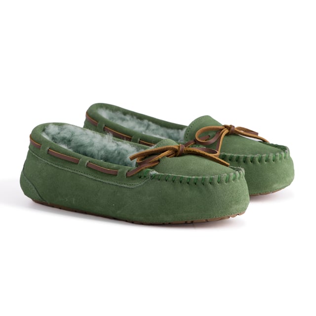 Cosy moccasin you will never want to take off your feet
Plush premium Australian sheepskin lining
Leather suede upper - Water Resistant
Full Australian sheepskin insole
Fine craftsmanship
Light weight EVA outsole - soft and extra cushioning

Sheepskin breathes allowing feet to stay warm in winter and cool in summer
100% brand new and high quality, comes in a branded box, suitable for gift