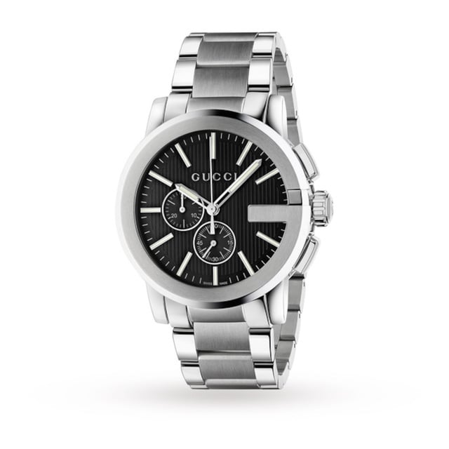 Het G-Chrono-horloge wordt gekenmerkt door de iconische G-vormige lunette, een eerbetoon aan het huis. Het eigentijdse design zorgt voor een moderne, sportieve uitstraling. Stalen kast met zwarte guilloché, kastbreedte van 44 mm, stalen band