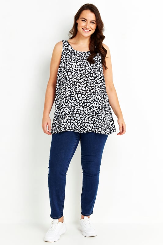 EVANS Women's Relaxed Animal Vest - blue Offering a bold leopard print with accents of blue, the Relaxed Animal Vest is a playful style for casual days. Designed in a breezy, relaxed silhouette, it's the perfect style-meets-comfort choice to elevate your off-duty wardrobe. Key Features Include: - Leopard print - Scoop neckline - Thick bra concealing straps - Relaxed fit - Pull over style - Hip length Team with skinny jeans and fresh white trainers for easy weekend style.