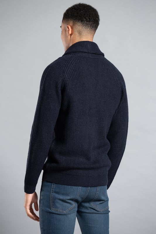 This cardigan from Tokyo Laundry is the perfect addition to any wardrobe. This cardigan features a shawl neck detail and chunky button-up fastening, with elasticated ribbed detailing on the cuffs and hem, and two front pockets. This cardigan is perfect for keeping you comfortable and warm.