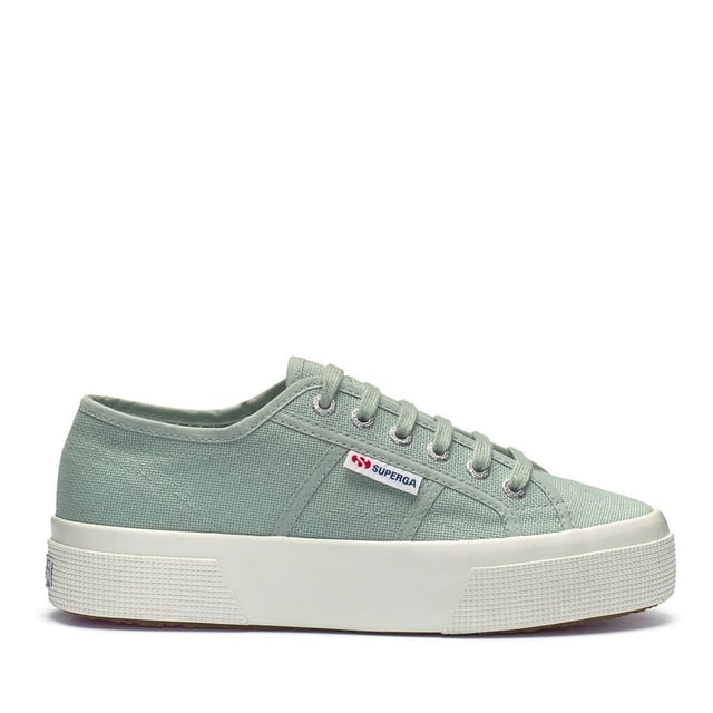 Upper: Cotton Canvas. Outsole: Natural Rubber, Vulcanised Rubber. 6 Eyelets. Lightweight. Flat. Heel Height: 3.5cm. Cut: Low Cut. Design: Logo. Toe Style: Round. Fastening: Lace Up.