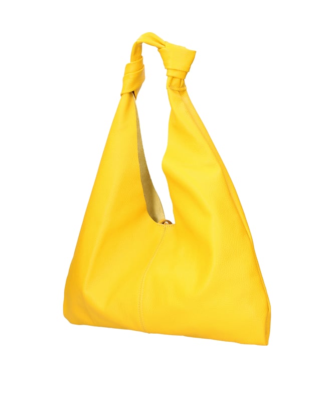 Bolso bandolera para mujer. El cierre es con botón magnético. Faltan bolsillos internos. Los bolsillos externos están ausentes. Falta la correa para el hombro. El mango es de cuero. Hay un compartimento interno. El material exterior es piel auténtica tipo dólar. Internamente está forrado en tejido 70% algodón - 30% poliéster. Medidas: 40x42x2 cm. Hecho en Italia