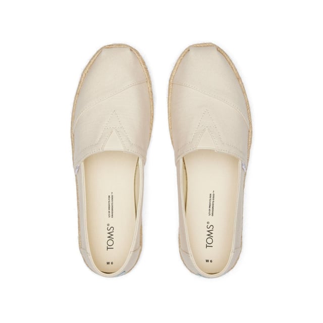 Unbeschwert und weltoffen. Unser Alpargata Rope bringt unbeschwerten Stil und ein umweltfreundliches Update zu unserem meistverkauften Slip-on.