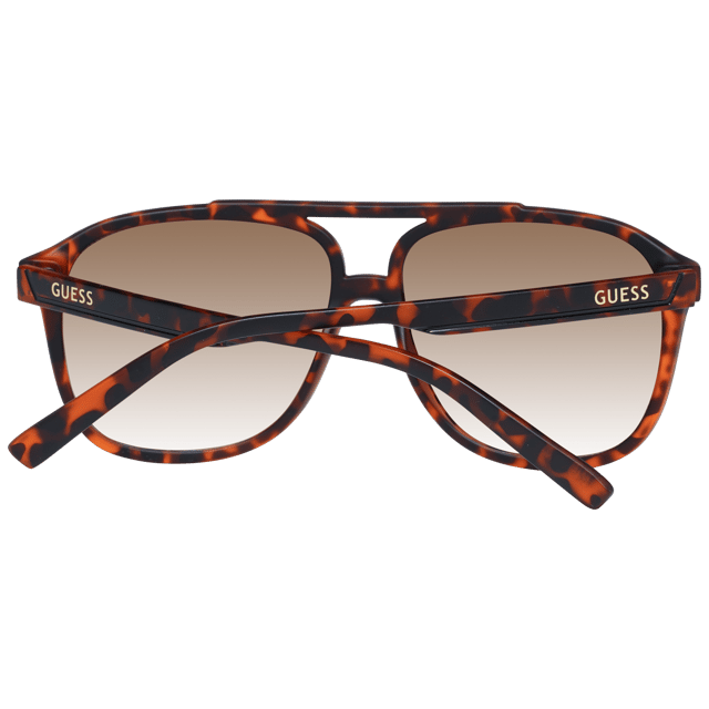 Guess Sunglasses GF5084 52F 60
Genero: Hombre
Color principal: Tostado
Color del marco: Brown
Material del marco: Plastico
color de la lente: Brown
Material de la lente: Plastico
Categoria del filtro: 3
Estilo: Gafas de aviador
la tecnologia de lentes: Gradiente
proteccion: 100% UVA & UVB
anchura de la lente: 60
Altura de la lente: 50
Ancho del puente: 14
ancho de las gafas: 150
longitud de la varilla: 145
bisagra con muelle: No
entrega: Estuche originalsa de gafas original, documentacion, pano de limpieza
Estilo: Llanta completa