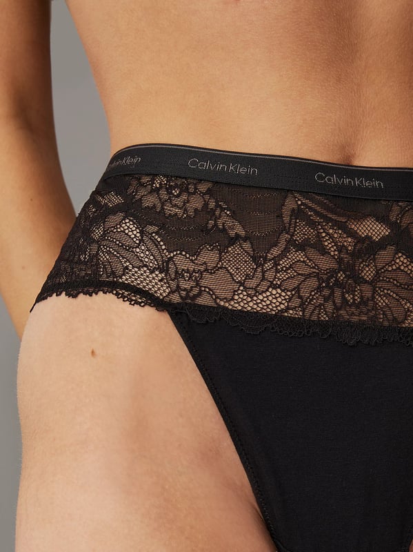 Calvin Klein MODERN LACE Womens Bra &amp; Thong Gift Set Black
Item Weight: 0.2 KGProduct Code: 000QF7989EUB1