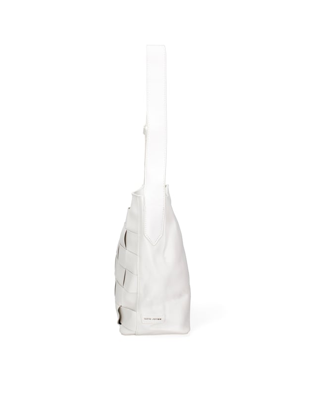 Bolso bandolera para mujer. El cierre es con cremallera. Los bolsillos internos son uno con cremallera. Los bolsillos externos están ausentes. Falta la correa para el hombro. El mango es regulable en resina. Hay un compartimento interno. El material exterior es PVC. Internamente está forrado en poliéster. Medidas: 24x28x14 cm. Hecho en Italia
