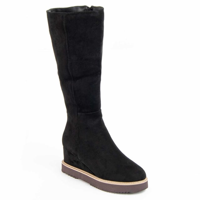 Women's wedge boot. Comfortable fit. Cushioned natural leather insole. Manufactured by other brands for our brand. Approximate measurements: 6 cm wedge, 2 cm platform, 37 cm high and 12 cm wide.