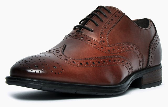 Creating timeless style, the Detroit is a traditional brogue full of heritage, along with a durable premium leather upper the Detroit showcases traditional brogue punch hole detailing, for a 5 star finish. The rubber sole adds a modest heel in keeping with traditional brogue styling, offering unbeatable Catesby England styling at a price not to be missed. 
 - Premium leather upper 
 - Classic punch hole detailing 
 - 5 eyelet lace-up closure for the perfect fit 
 - Intricate designer stitching
 - Studded rubber outsole 
 - Authentic vintage look