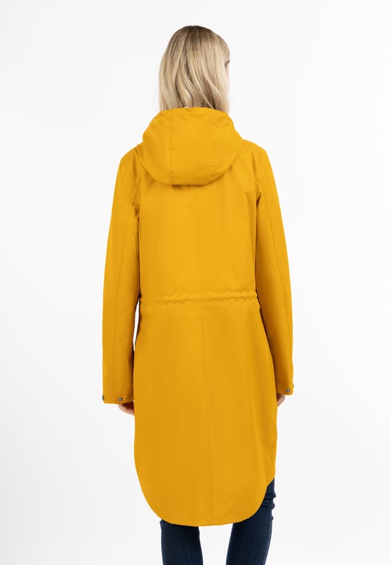 Deze trendy regenjas van ICEBOUND verrijkt je garderobe niet alleen op regenachtige dagen. Wij zijn onder de indruk van de hoogwaardige uitrusting, de slanke, lange parkavorm en de hoge opstaande kraag. Het zachte, gecoate materiaal voelt elegant aan en is door zijn lichtheid comfortabel om te dragen. Dankzij de polyurethaancoating en gesealde naden biedt de jas betrouwbare bescherming tegen wind en water. Daarnaast is er de grote capuchon, die indruk maakt met een stijlvol koord en gegraveerde logo-oogjes. De ritssluiting eindigt in een praktische kinbescherming en de twee met flappen beschermde handzakken bieden allerlei ruimte. De typische ijsberg van het merk op de borst complementeert de populaire ICEBOUND outdoor-look.  Regenjack met subtiele print op de achterkant van de buitenstof