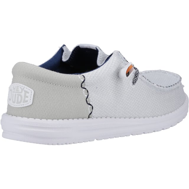 Wally Funk Open Mesh is season-ready. Airy mesh uppers meet easy-fit and support for a warm-weather moc that hangs no matter the temp.