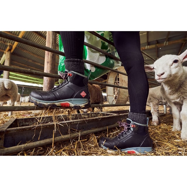 Der Apex ist eine leistungsstarke All-Terrain-Kollektion, die auf einer innovativen Plattform für ausdauernde Outdoor-Aktivitäten aufgebaut ist, die einen athletischen und wendigen Schuh erfordern.