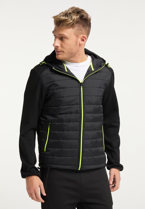 Of je nu op de fiets zit, aan het joggen bent of gewoon wat rondhangt, deze sportieve jas van Mo SPORTS doet het gewoon allemaal. Het is ultralicht en gewatteerd aan de voor- en achterkant. De gevoerde capuchon, schouders en mouwen daarentegen zijn gemaakt van een zachte mesh, wat het jack ook een actieve look geeft. De contrasterende ritsen en de elastische trekkoorden aan de capuchon en de zoom ronden het ontwerp af. Bij ijzige temperaturen is deze jas ook een prachtig alternatief onder een andere jas.