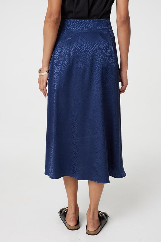 This elegant skirt has a silky satin texture with a flattering a-line cut. It fastens with button details and has a high waist fit, with a midi length hem. Tuck your favourite t-shirt, top or jumper into the waistband for an elevated casual look.