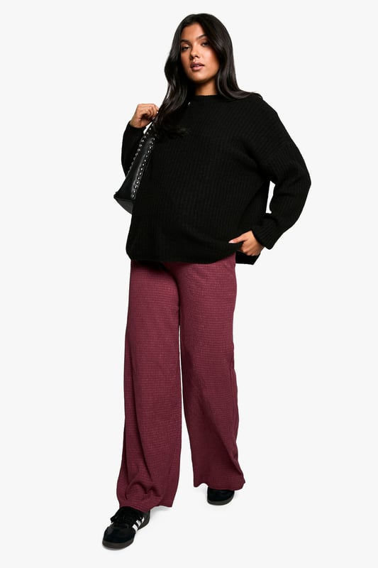 Calling all baby mamas. Style up your bump with a pair of maternity trousers, complete with an elasticated waist to fit your changing body throughout pregnancy. From maternity joggers to black maternity trousers, we've got all you mums to be covered. Whether you're heading on a mate date or running errands, this pair would look fierce with chunky trainers and a slogan t-shirt. Wanna keep cosy? Team with an oversized hoodie and you're good to go. Whatever your vibe, this is a style you need in your pre-pregnancy wardrobe. Style: Wide Leg TrousersFabric: PlisseLength: Regular