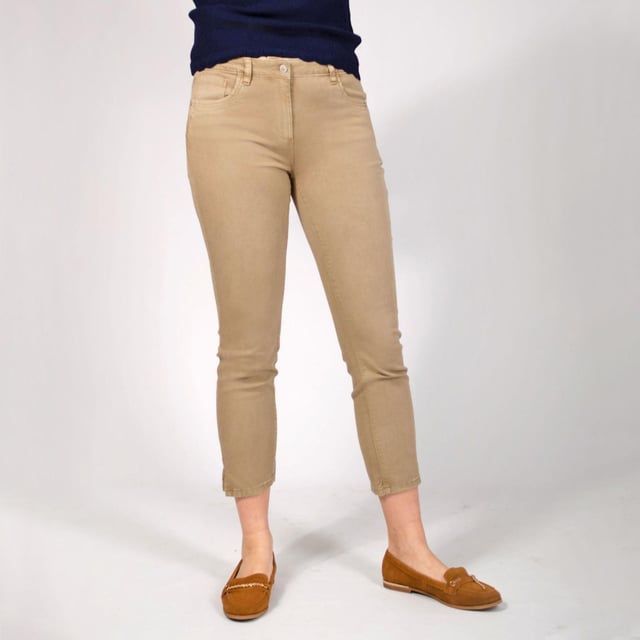 When you've worn Tom Tailor jeans, you'll know why they're sp popular!  These jeans in a classic slim fit are beautifully cut to flatter and feel like a second skin.  With discreet ankle vents at hem in a 7/8th length to finish one ankle.
Fit: Slim, Sizing: As expected