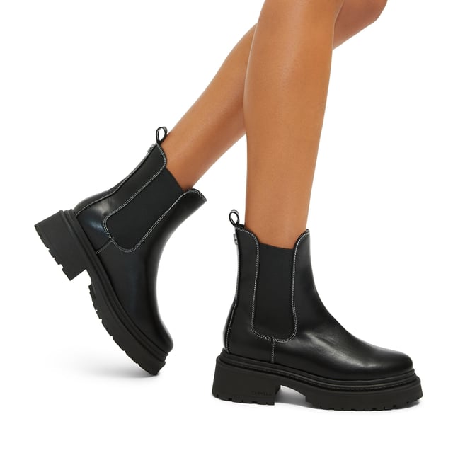 This Collide is a Chelsea boot elevated with chunky black sole. The upper is accented with white stitching and a silver Icon C stud at the back of the ankle.