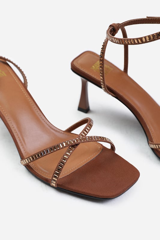 Introduce a touch of glamour to your footwear collection with our Luisa Square Wide fit Toe Low Block Heel with Diamante Cross Over Strap Detail. These heels are the epitome of elegance and sophistication, making them the perfect finishing touch to any outfit, whether it's for a formal event, a night out, or a special occasion.Key Features:


Exquisite Design: The square toe silhouette of these high heels exudes a timeless appeal that never goes out of style. Enhanced by the diamante detail strap, these shoes are guaranteed to make heads turn.

High-Quality Construction: Crafted from premium materials, these high heels are designed to last. The high-quality construction ensures long-lasting durability while maintaining the comfort of your feet.

Specifications:

Closure: Ankle strap with buckle.
Heel Height: 3.3' (8.3cm) approx

Invest in our Luisa Square Wide fit Toe Low Block Heel with Diamante Cross Over Strap Detail and bring that extra touch of elegance and sophistication to your wardrobe. They speak loud and clear of luxury and style – a piece worth showcasing!