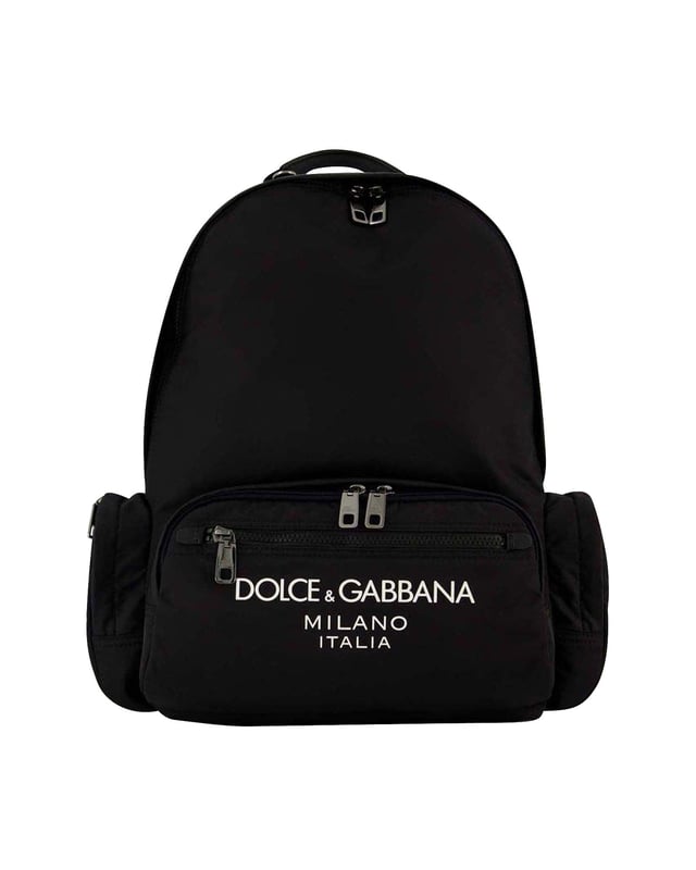 Denna oversized nylonryggsäck från Dolce & Gabanna kommer att ge en sportig touch till din stil. Ta med den till jobbet eller på helgen, du kan inte gå fel. Remmar: 35 cm. Bärs på axeln - justerbara remmar. Material: nylon. Färg: Noir - 8B956 Nero/Nero. Stängning: dragkedja på toppen. Interiör: ett fack med dragkedja, ett platt fack. Bredd: 180 mm, längd: 390 mm, höjd: 450 mm.