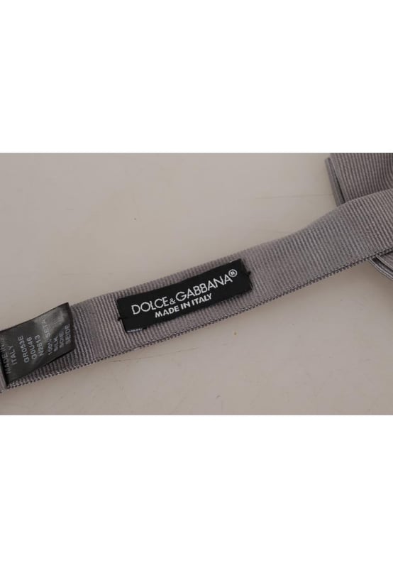 Stunning Dolce & Gabbana gray silk bow tie
  Made with 100% silk
  Timeless gray color
  Adjustable length neck strap
  One size fits all
  Expertly crafted in Italy
  Width: 7cm
  Versatile accessory for formal and special occasions
Material: 100% Silk