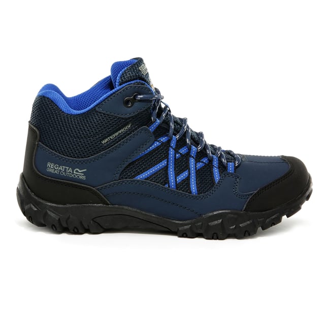 Regatta Childrens/Kids Edgepoint Boots (Deep Space Blue/Imperial Blue) Upper: PU (Polyurethane). Insole Material: Synthetic. Outsole: TPR. Sole Features: Durable. Fastening: Lace Up. 5 Eyelets. Fabric Technology: Breathable, Hydropel, Isotex, Lightweight, Slip Resistant, Water Resistant. Comfort Footbed, Hardwearing, Padded Collar, Stabilising Shank. Low Heel. Cut: Low Cut. Design: Lace.