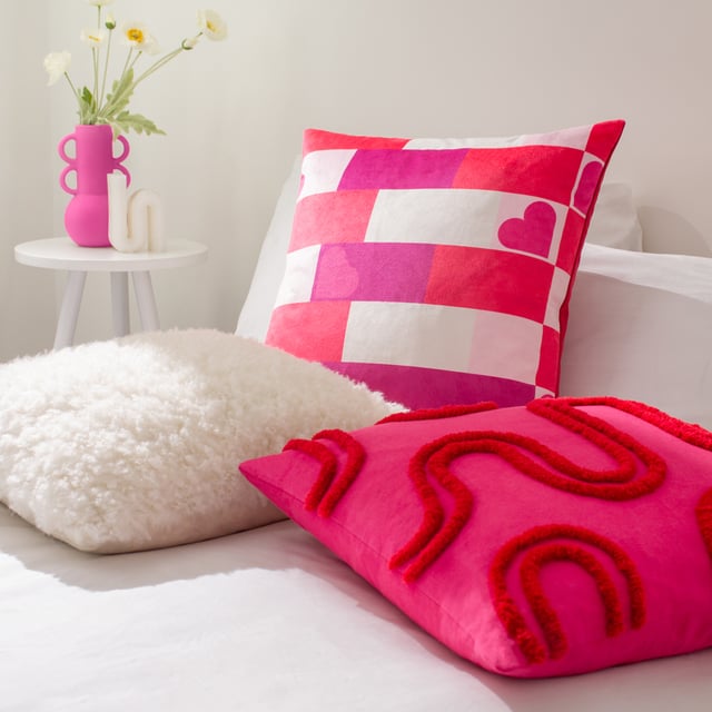 Give your room a bold boost. From dreamy cream for a neutral look to shocking shades that bring the drama, look no further. The Fluff Ball cushion is made from ridiculously soft faux fur statement fabric and is finished with a complementing velvet reverse. Perfect for those who love an injection of colour. Size: 45 x 45cm