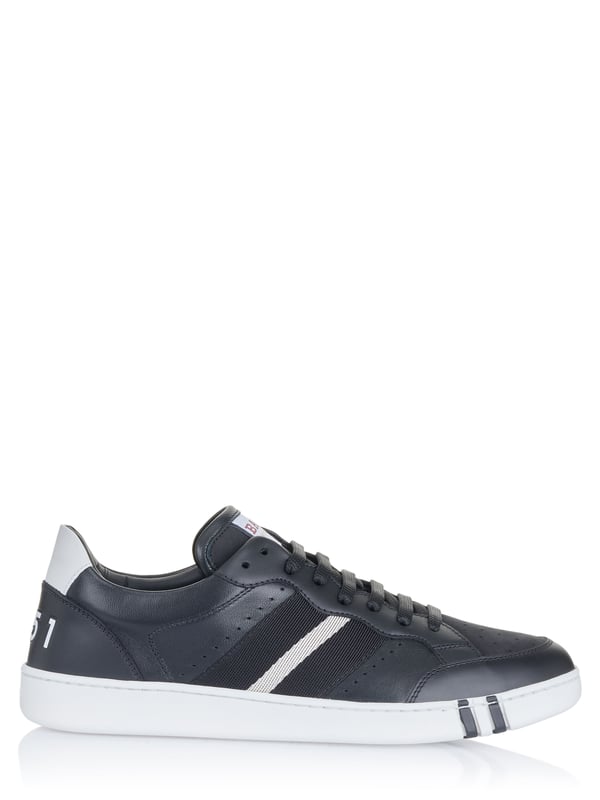 100% piel de becerro; zapatos Bally; Modelo: 59772723818 F000; Mano de obra de alta calidad; Piel suave; Cordones clásicos; Suela de goma antideslizante; gorra redonda; Detalles del logotipo de Bally.