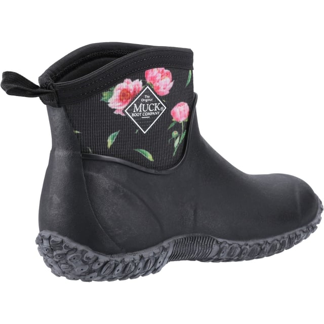 These shoes will keep your feet warm and dry on those cool, wet mornings. This updated classic offers a new high traction, rubber outsole and even better contact with wet surfaces. Inside, the comfortable, shock-absorbing insoles cradle your feet.
