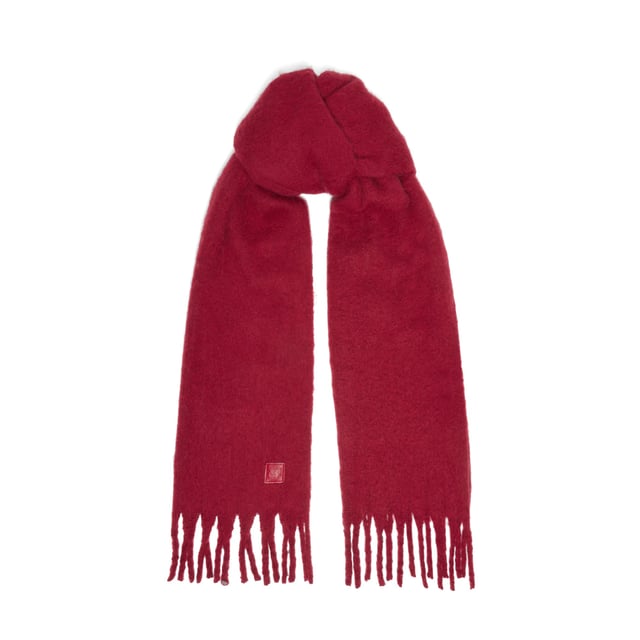Cosy up with Lavigne, our a must-have accessory for chilly days. Crafted from a super-soft fabric, this chunky scarf offers maximum warmth while adding a chic, textured touch to any outfit. Complete with a classic fringe trim, it's a statement piece that's as stylish as it is practical.