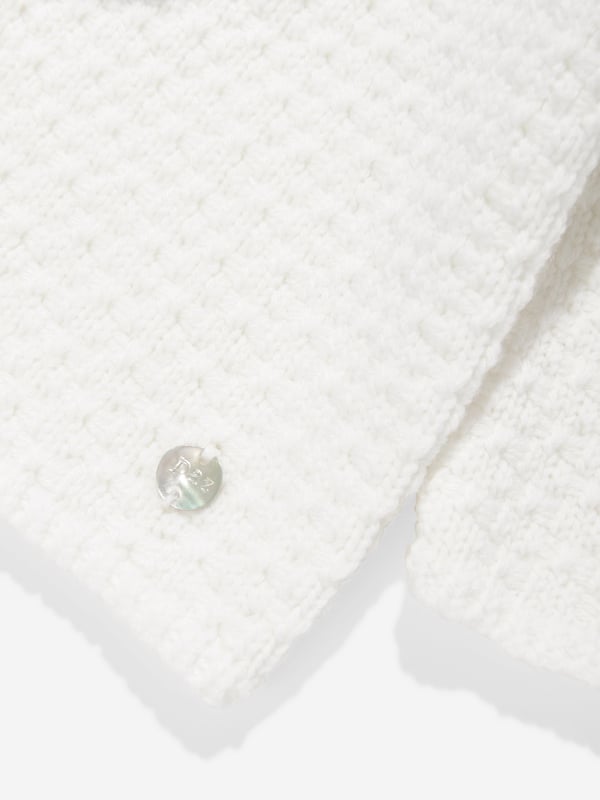Wrap your little one in the epitome of elegance with the Paz Rodriguez Baby Wool Knitted Coat in Ivory. Crafted in Spain, this luxurious coat offers both warmth and style for AW2024: Exquisite Craftsmanship: Handmade in Spain, ensuring unmatched quality and attention to detail.   Pure Wool: Made from soft, premium wool for ultimate comfort and warmth.   Timeless colour: The ivory hue ensures versatility and classic style.   Unisex Design: Perfect for boys and girls, making it an ideal wardrobe staple.  Elevate your child's fashion this season with this exclusive, cosy coat!