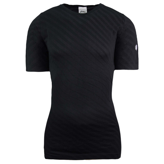 This short sleeve training top for men makes movement easy and comfortable thanks to its soft stretch fabric and seamless design. With the help of moisture wicking quick dry fabric sweat is drawn away from your skin to keep you comfortable and focused on your activity. Ideal for the gym, throw it on for a run or add it to your active wear wardrobe for a functional staple that works as hard as you do. The regular fit ensures fewer distractions while you move and ASICS reflective branding keeps you visible in low light. 

 

The longer body length is designed as an extra layering feature so you get more coverage while slits in the bottom hem and engineered mesh back line improve ventilation and breathability.