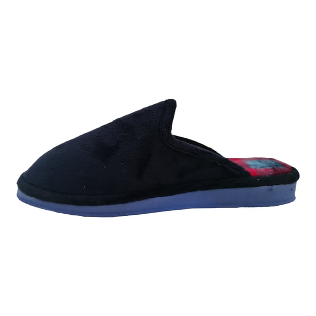 Zapatilla de estar en casa destalonada con logo bordado en su empeine. Cuenta con una cómoda suela y una planta antideslizante.
