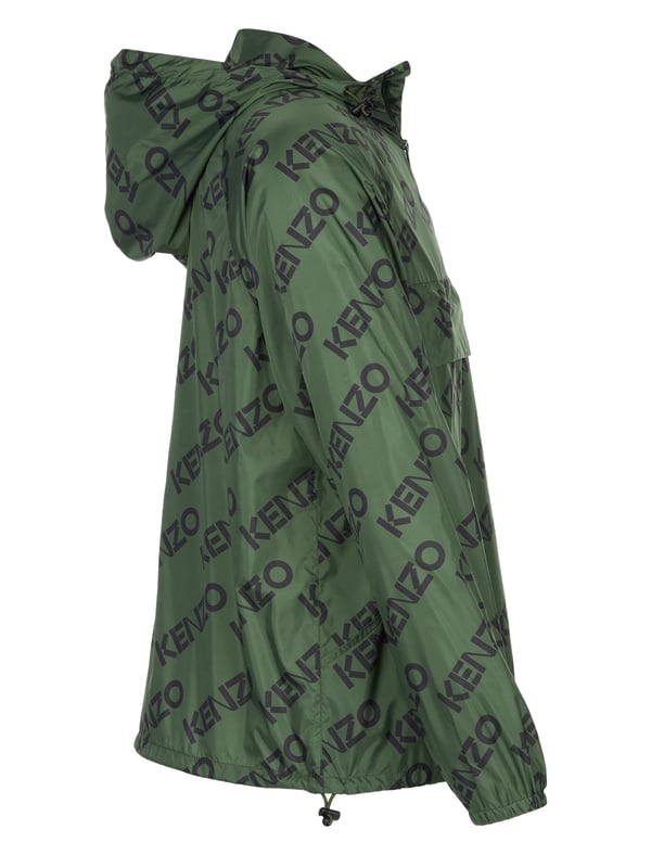 100% polyamide; Kenzo-jas; Model: PFC65BL0539L0 51; Hoogwaardige afwerking; Lichtgewicht materiaal; capuchon met trekkoord; tailleband met trekkoord; Opstaande kraag met halve ritssluiting; Eén groot voorvak met ritssluiting, twee zijzakken; Kenzo-logodetails