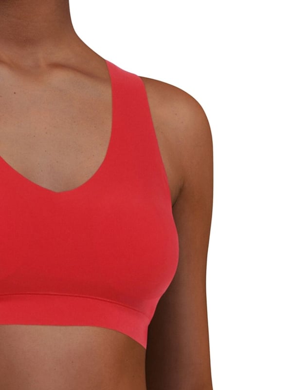 Chantelle SoftStretch Padded Crop Top Bralette. Made to adapt to all body shapes with non-removable pads and a V-neck/back.This product is recommended hand-wash only.