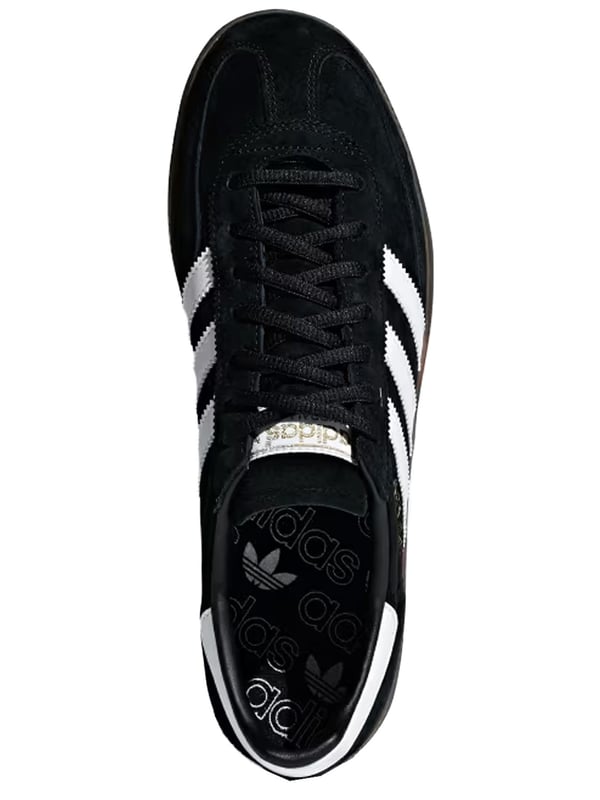 Deze klassieke sneakers hebben een bovenwerk van nubuck suède. Deze sneakers met normale pasvorm zijn voorzien van het klassieke logo van het merk, een vetersluiting en een zachte rubberen buitenzool, waardoor ze trouw blijven aan hun vintage roots.