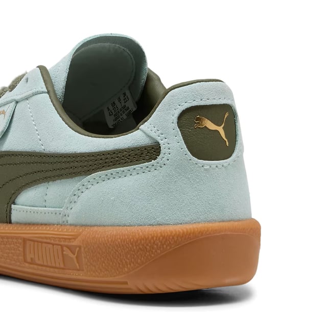 Sneaker gemaakt van een eersteklas leren bovenwerk, met een suède Formstrip, T-teen en hiel overlay voor een klassiek, stijlvol ontwerp. Afgewerkt met een duurzame rubberen zool voor betrouwbare grip en langdurig gebruik.