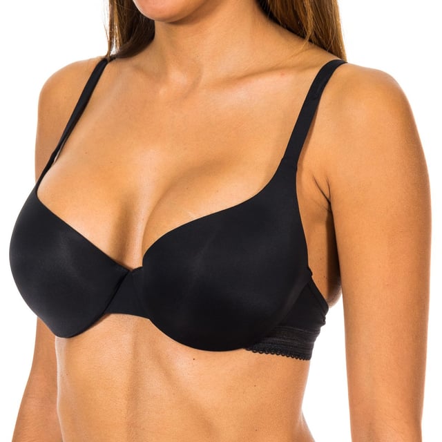 Underwired bra.
 Cups with foam.
 Elastic and adjustable straps, with the brand's name consecutively embroidered.
 Rear closure with three-position hooks.
 Elastic sides, with semi-transparent micro tulle detail.
 Seams seen in tone.
 Composition: 55% Polyamide, 38% Polyester, 7% Elastane
 Care:
Care:
 - Wash at max temperature. 40º.
 - Do not use bleach.
 - Do not use dryer.
 - Do not iron.
 - Do not dry clean.