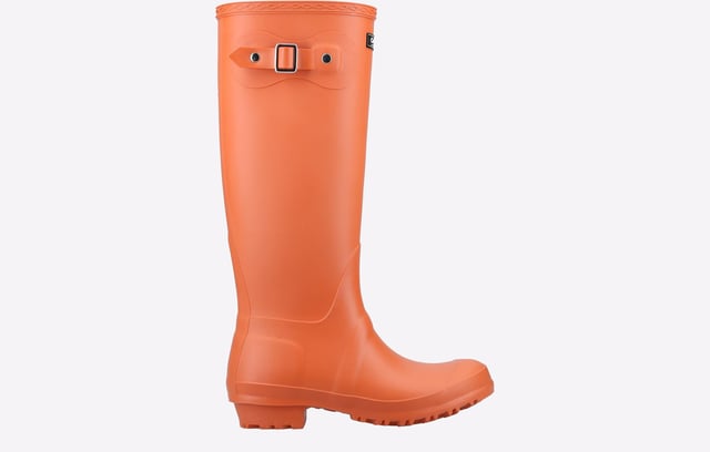 These classic style wellies are a must for the wet weather, featuring a side buckle strap these wellies are perfect for keeping your feet dry when the weather is looking cloudy
- Cotswold Sandringham Buckle-Up Wellington 
- Side buckle straps
- Classic style wellington- Fully Waterproof
- Calf circumference of 360mm