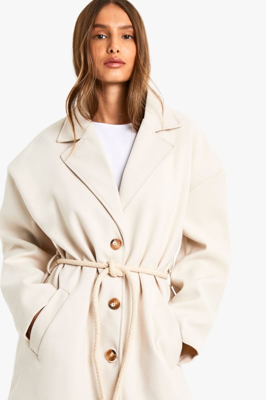 Wrap up in the latest coats and jackets and get out-there with your outerwearBreathe life into your new season layering with the latest coats and jackets from boohoo. Supersize your silhouette in a padded jacket, stick to sporty styling with a bomber, or protect yourself from the elements in a plastic raincoat. For a more luxe layering piece, faux fur coats come in fondant shades and longline duster coats give your look an androgynous edge.