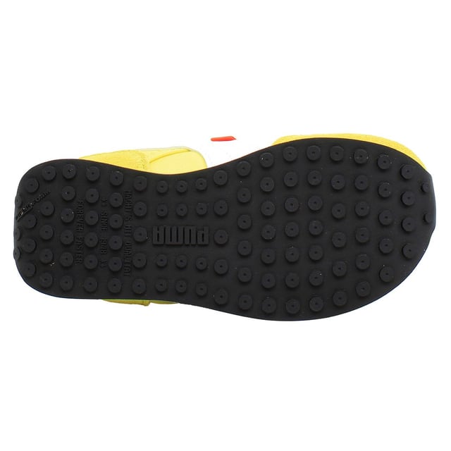 Zapatillas Amarillas Puma Future Rider SpongeBob para Niños, una encantadora colaboración entre Puma y la querida serie animada Bob Esponja. Estas zapatillas combinan elementos de diseño vibrante con comodidad y funcionalidad, convirtiéndolas en la elección perfecta para los jóvenes fans del programa.

Características Clave:

Colaboración con Bob Esponja: Celebrando los icónicos personajes e imágenes de la serie Bob Esponja, estas zapatillas presentan detalles divertidos con la temática de Bob Esponja que encantarán a los niños y a los fans por igual. Desde el propio Bob Esponja hasta sus amigos y escenas icónicas, estas zapatillas capturan el espíritu de la amada caricatura.

Silhouette Future Rider: Inspiradas en la clásica silueta Future Rider de Puma, estas zapatillas ofrecen un diseño retro con actualizaciones modernas. La construcción robusta pero liviana proporciona comodidad y soporte para un uso durante todo el día.

Marca SpongeBob: Desde acentos sutiles hasta gráficos audaces, estas zapatillas cuentan con la marca de SpongeBob en todo su diseño, mostrando los queridos personajes e imágenes del programa. Los niños pueden demostrar su amor por Bob Esponja con cada paso.

Deja que tus pequeños se sumerjan en la diversión y la aventura con las Zapatillas Amarillas Puma Future Rider SpongeBob para Niños. Combinando un diseño juguetón con comodidad y funcionalidad, estas zapatillas seguramente se convertirán en un favorito para los niños que aman a Bob Esponja.